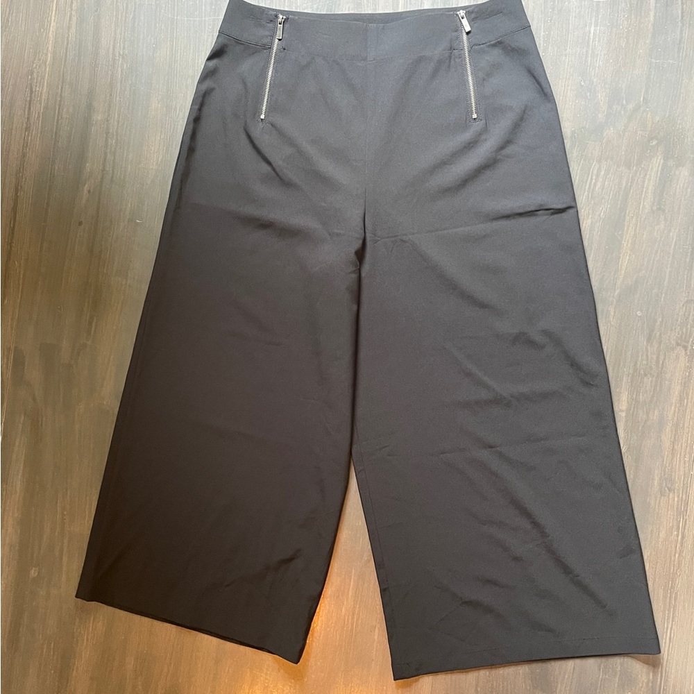 Lisa Rinna Collection Black Cropped Pants with Zipper Detail
